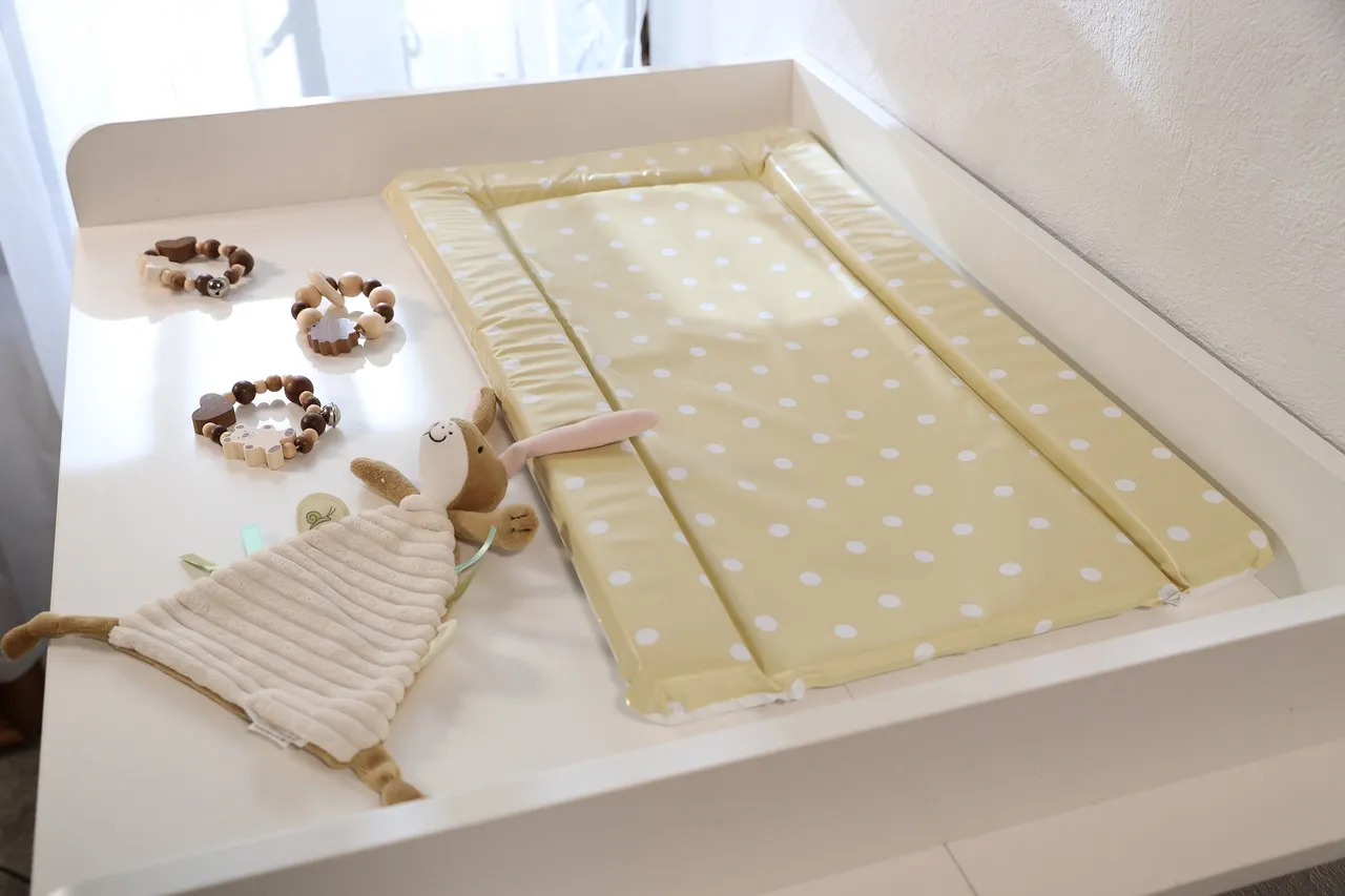 Saltea infasat M Saltea infasat Bebeluca M 38x70cm Beige Polka Dot