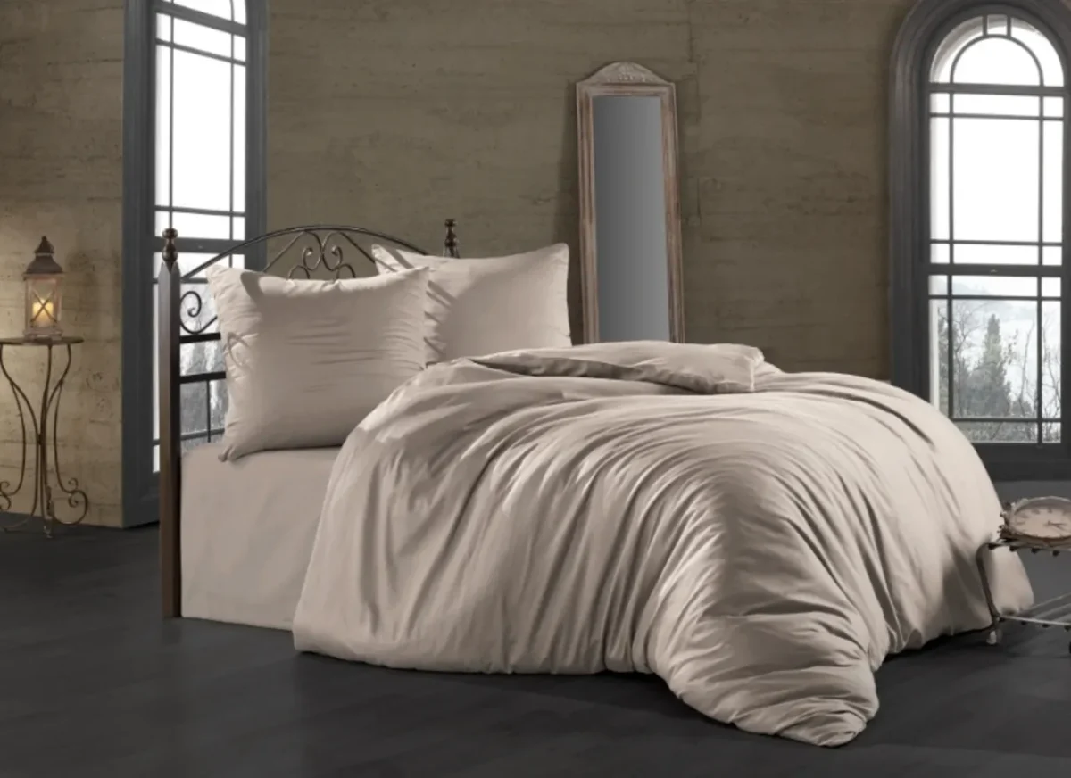 Lenjerie de pat dubla Majoli Home Collection 6 piese 240x260cm bumbac satinat Camel Duz