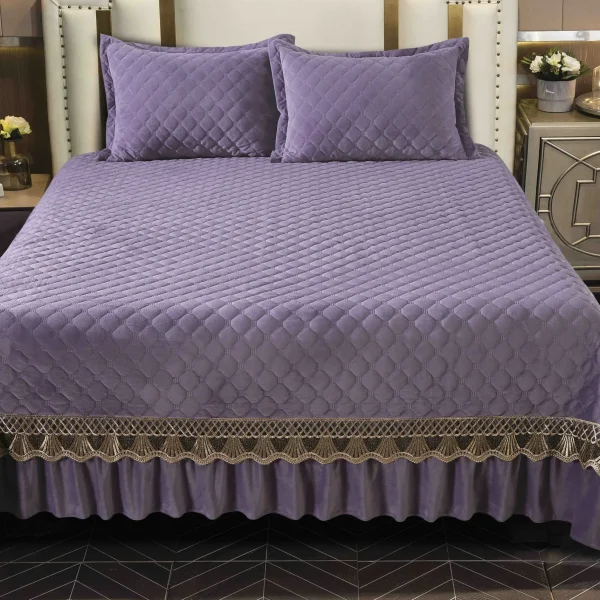Set Cuvertura catifea 230x250cm 3 piese cu broderie Mov + 2 fete perna
