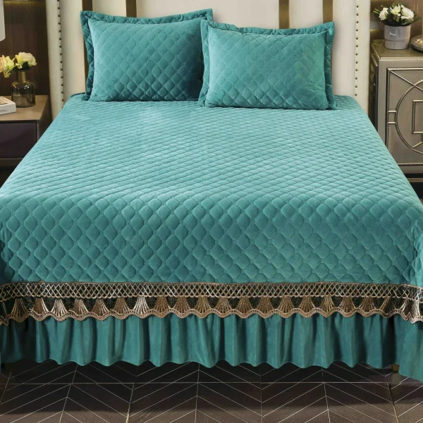 Set Cuvertura catifea 230x250cm 3 piese cu broderie Turcoaz + 2 fete perna
