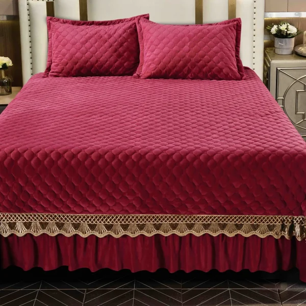 Set Cuvertura catifea 230x250cm 3 piese cu broderie Rosu + 2 fete perna