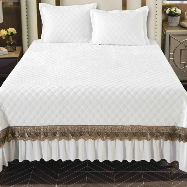 Set Cuvertura catifea 230x250cm 3 piese cu broderie Alb + 2 fete perna