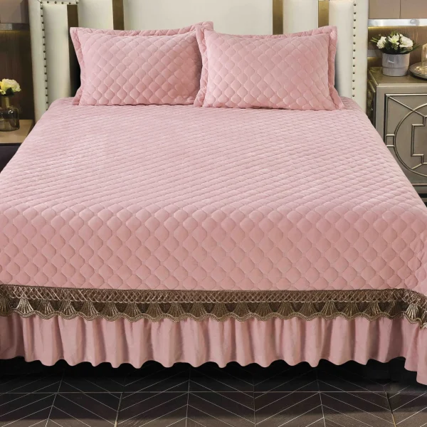 Set Cuvertura catifea 230x250cm 3 piese cu broderie Roz + 2 fete perna