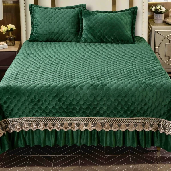 Set Cuvertura catifea 230x250cm 3 piese cu broderie Verde + 2 fete perna