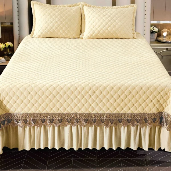 Set Cuvertura catifea 230x250cm 3 piese cu broderie Galben + 2 fete perna