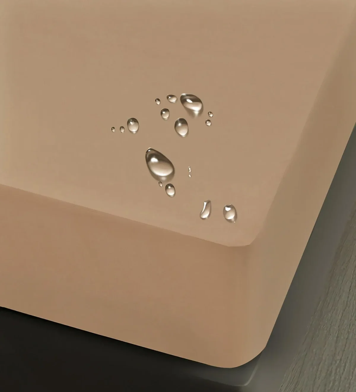 Husa pat impermeabila cu elastic 160x200 + 2 fete perna Cappuccino